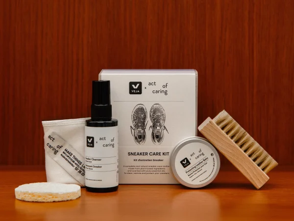 SNEAKER CARE KIT VEJA X ACT OF CARING – Image 2